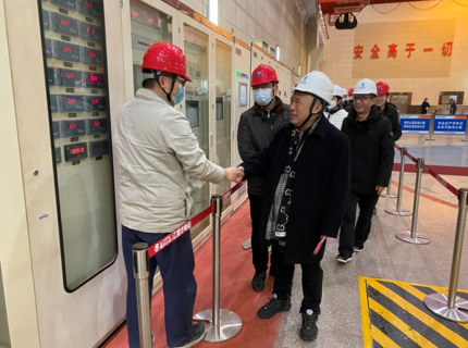 公司辅导发展春节前集中慰问活动