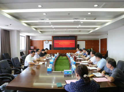 陈印辉与南水北召集团新能源投资有限公司卢健一行互换座谈