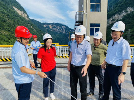 胡甲均调研宜冲桥项目前期工作并查抄jcjc5500公海贵宾会公司水库安全度汛工作