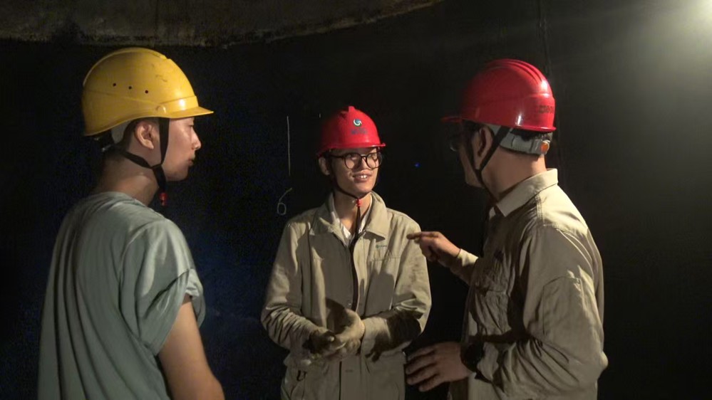 7497e6ba899945879e8b88574f20401d