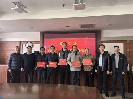 公司辅导发展春节前慰问活动