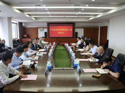 陈印辉与中交疏浚集团董事长刘永满互换座谈