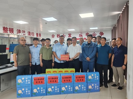 马水山带队到jcjc5500公海贵宾会公司风电场调研，为一线职工“送清冷”